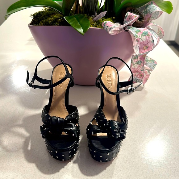 NEW 🖤👠 gorgeous designer shoes us from Neiman Marcus 6 1/2 SOFT leather 😍 - Picture 1 of 4